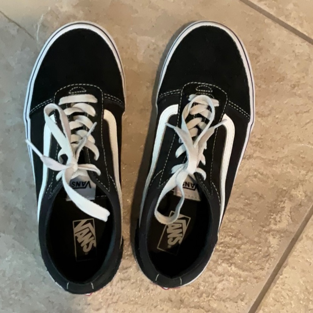 Vans Old Skool Shoes (kids size 6, fits women size 7.5-8)